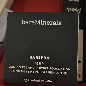 bareMinerals BAREPRO 16HR Powder Foundation